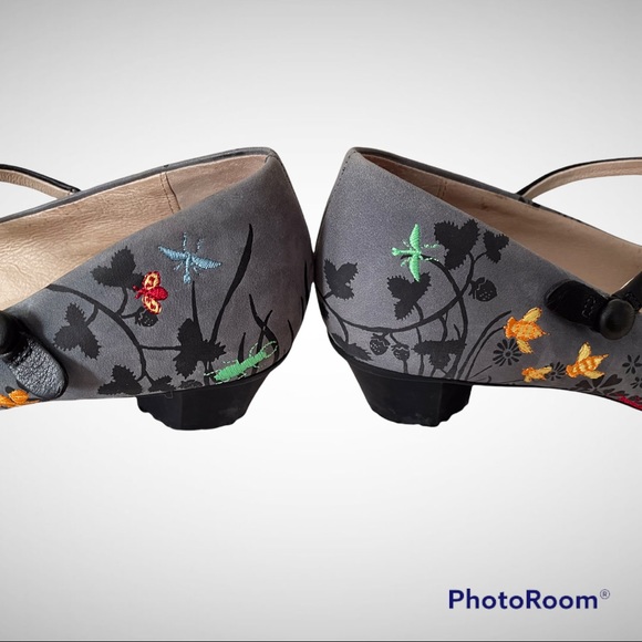 Camper shoes with birds ๐ฆ bees ๐ flowers ๐ธ - Picture 5 of 10